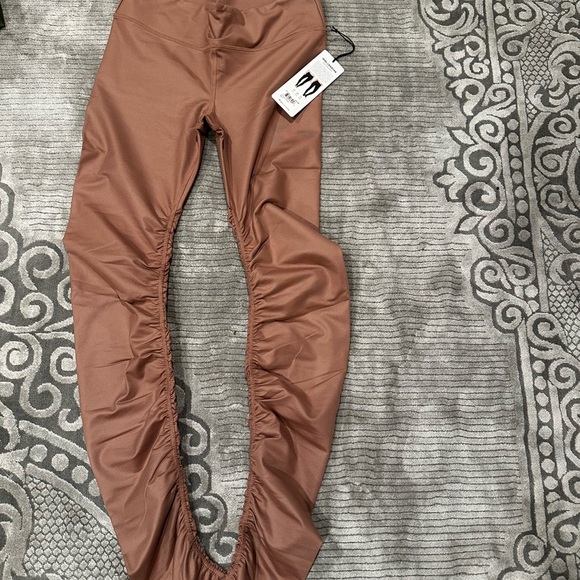 ALO Yoga Pants - Stylish dusty pink women’s Leggings